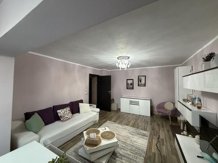 Apartament cu 3 camere decomandat în Soarelui
