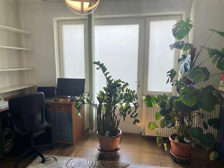 Apartament cu 3 camere semidecomandat, mobilat în Aeroport