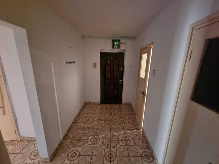 Apartament cu 3 camere decomandat în Trivale