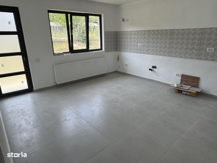 Casă cu 3 camere în Mihăești