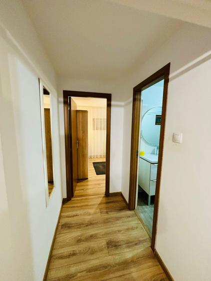 Apartament cu 4 camere decomandat în Trocadero