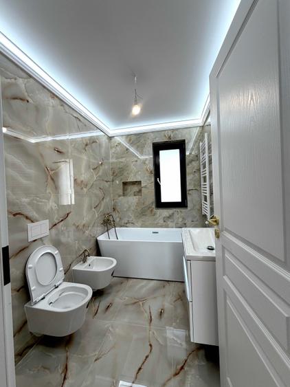Casă individuală cu 4 camere cu Canalizare în Păcurari
