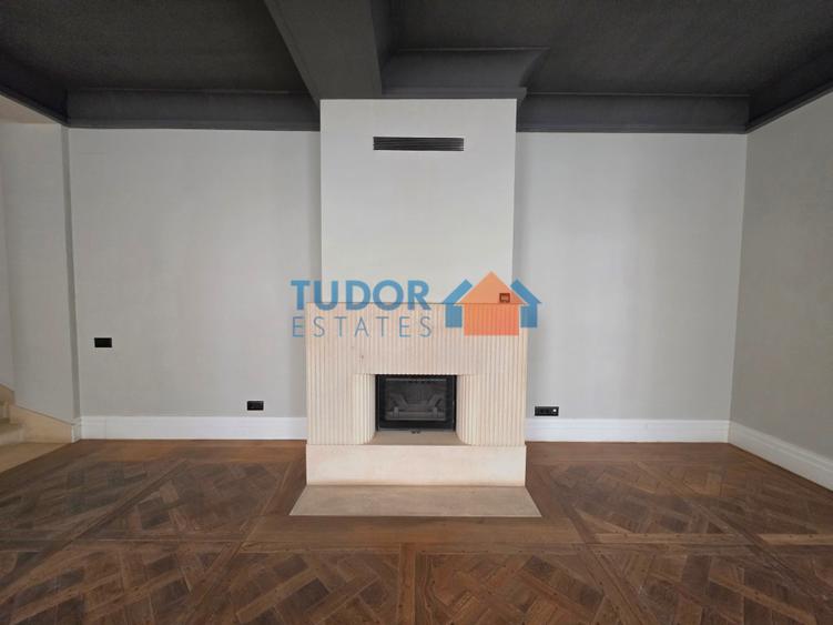 Casă individuală cu 10 camere cu Teren 150 Mp în Capitale