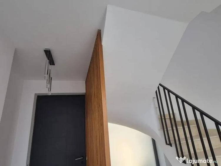 Casă cu 8 camere cu Teren 200 Mp în Parcul Carol