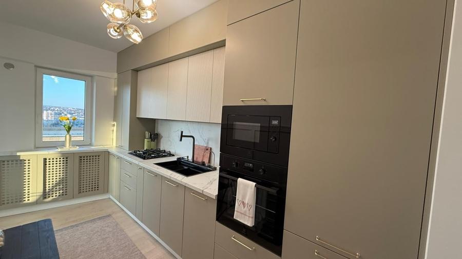 Apartament cu 3 camere decomandat, mobilat în Nicolina