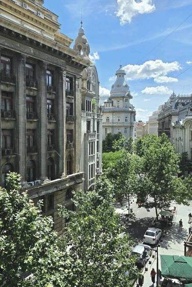 Apartament cu 4 camere decomandat, mobilat în Universitate