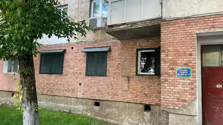 Apartament cu 4 camere decomandat în Victoria