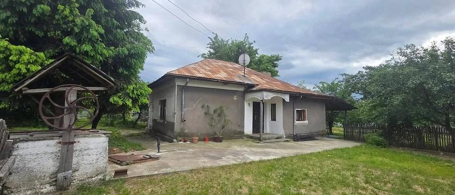 Casă cu Teren 1700 Mp în Gioseni