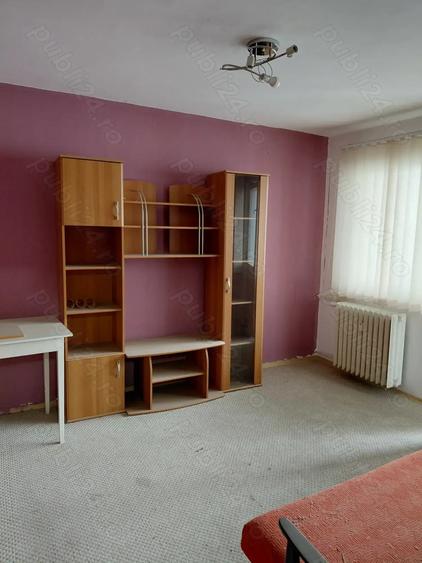 Apartament cu 3 camere decomandat în Micro 20