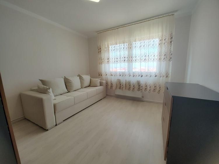 Apartament cu 3 camere decomandat în Vasile Aaron