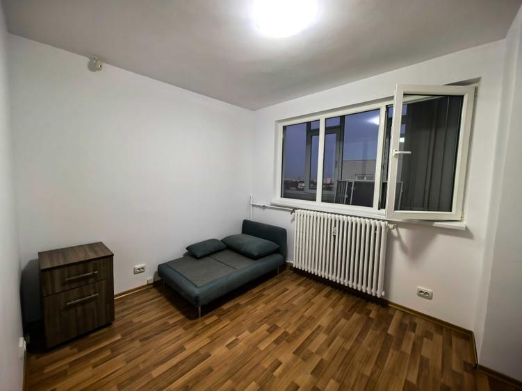Apartament cu 3 camere semidecomandat în Giulești