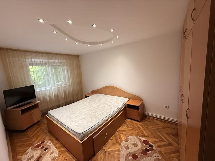 Apartament cu 3 camere decomandat în Obor