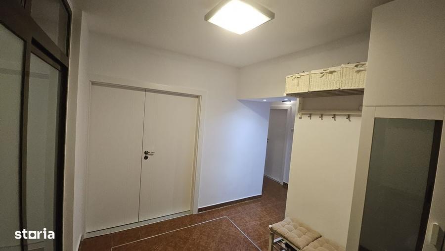 Apartament cu 4 camere decomandat în Noua