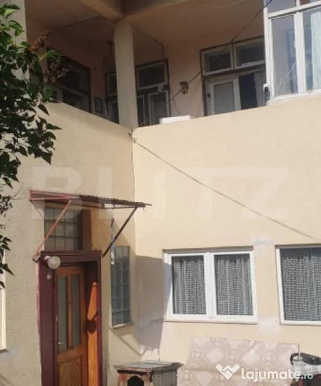 Casă cu 5 camere cu Teren 240 Mp în Central