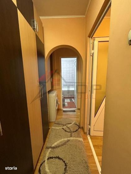 Apartament cu 3 camere semidecomandat în Dacia