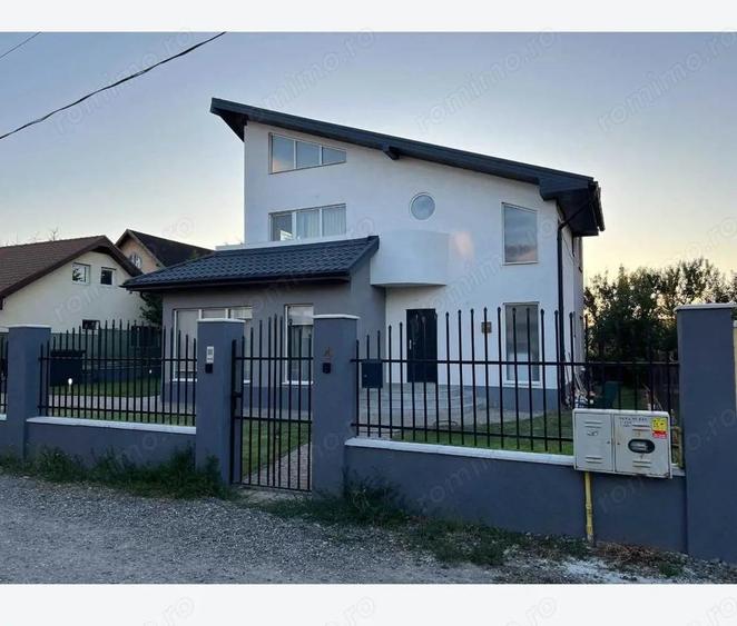 Casă cu 5 camere cu Teren 450 Mp în Sângeorgiu de Mureș