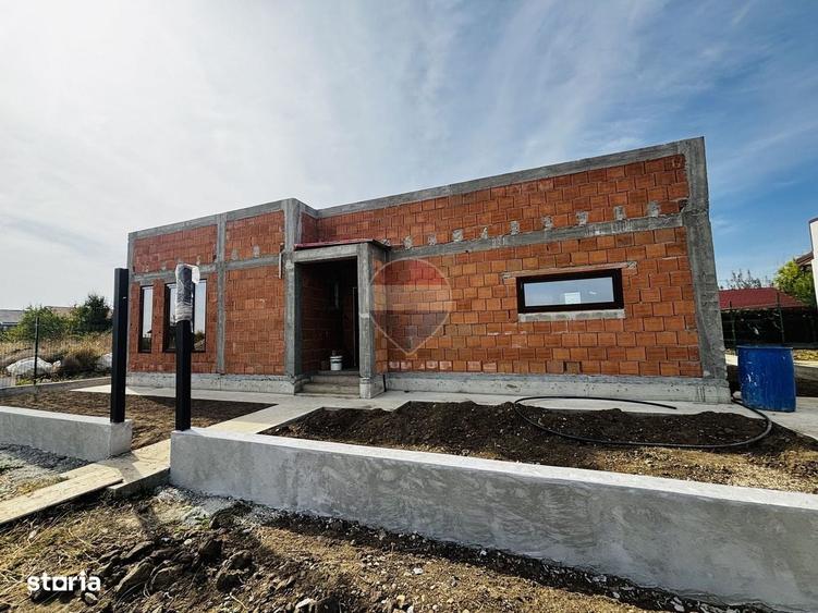 Casă cu 3 camere în Domnești