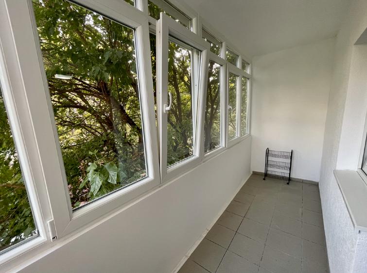 Apartament cu 3 camere decomandat, mobilat în Vitan Mall