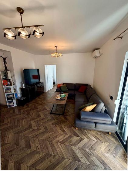 Apartament cu 2 camere semidecomandat, mobilat în Chișoda