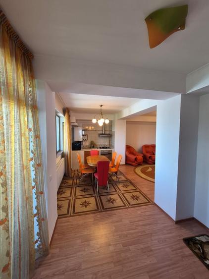 Apartament cu 4 camere decomandat în Domenii