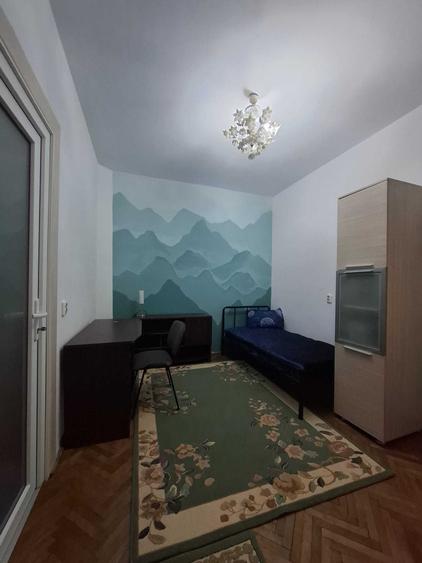 Apartament cu 3 camere semidecomandat în Complex Studențesc