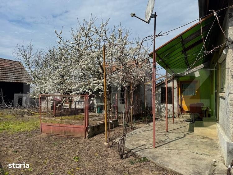 Casă cu 3 camere în Crișeni