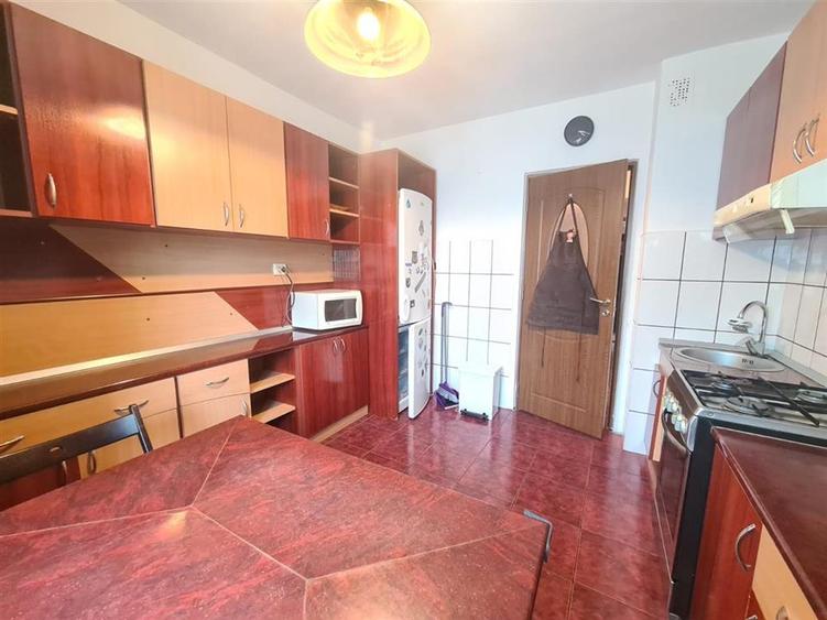 Apartament cu 4 camere decomandat în Târgu Cucu