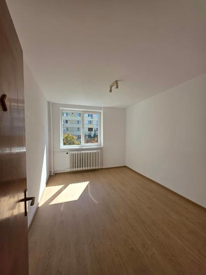 Apartament cu 3 camere în Obor