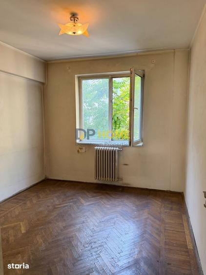 Apartament cu 3 camere semidecomandat în Centrul Civic