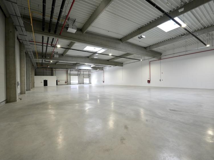 Spațiu industrial, de 4,713 mp, în Gai