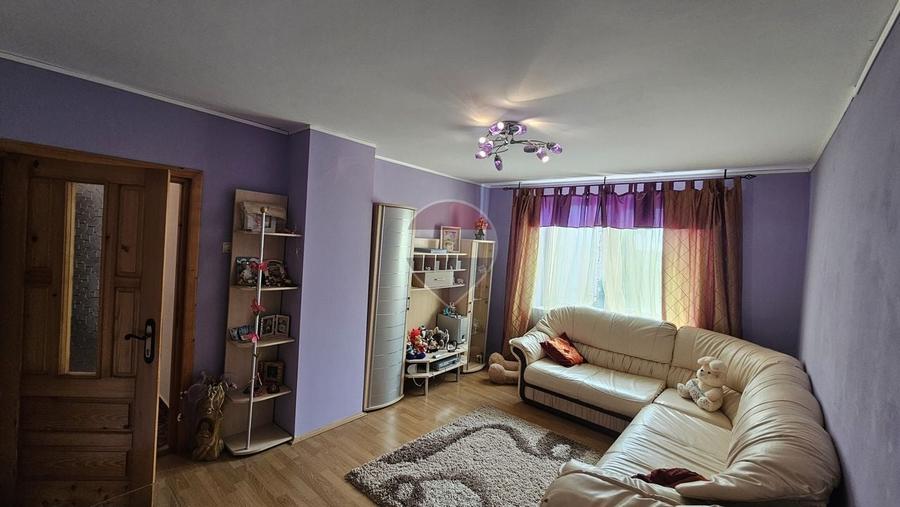 Apartament cu 3 camere decomandat, mobilat în Calea Romanului