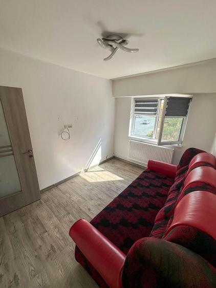 Apartament cu 3 camere decomandat în Hârșova
