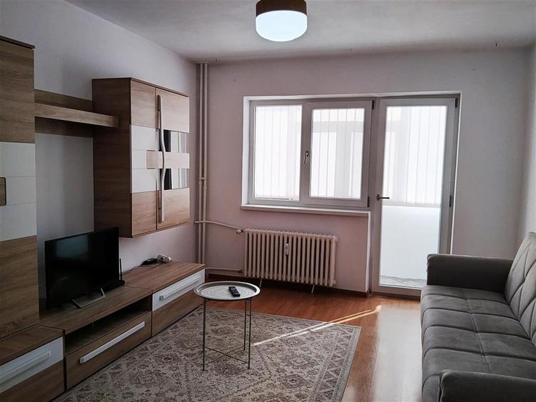 Apartament cu 2 camere decomandat, mobilat în Sud