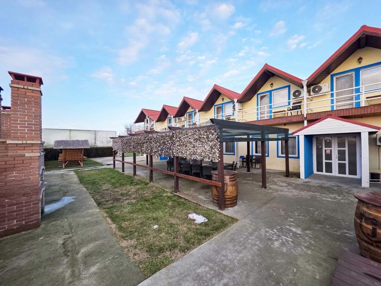 Casă individuală cu 40 camere cu Teren 347644 Mp în Istria