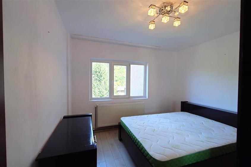Apartament cu 3 camere decomandat, mobilat în Crișcior