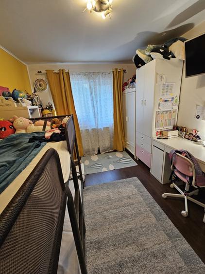 Apartament cu 3 camere decomandat, mobilat în Lipovei