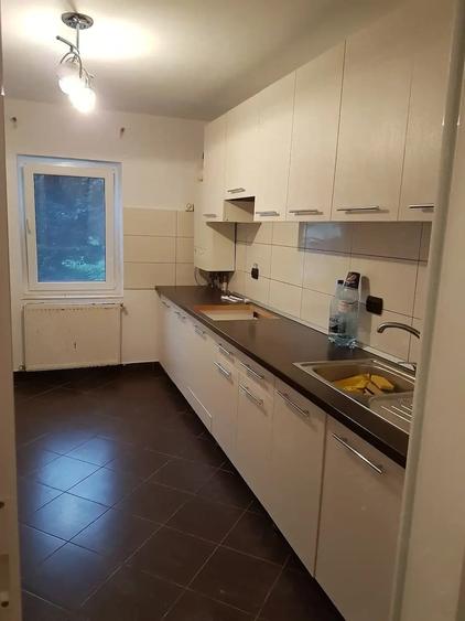 Apartament cu 3 camere decomandat în Exterior Vest