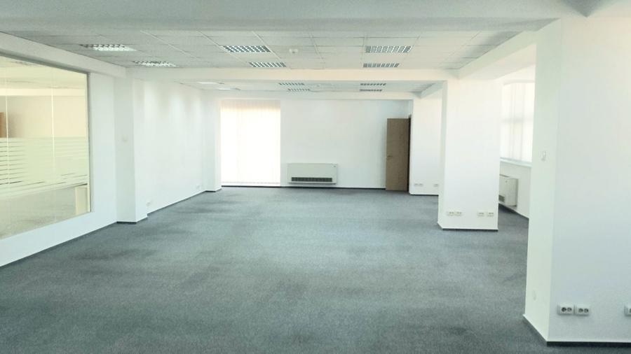 Birou, de 1,312 mp, în P-ta Presei Libere