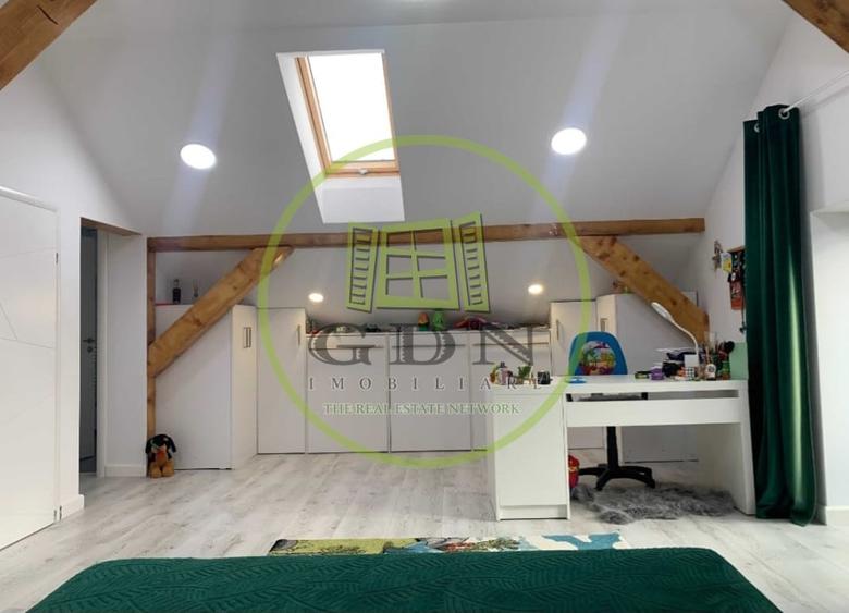 Casă individuală cu 5 camere cu Canalizare în Șura Mică