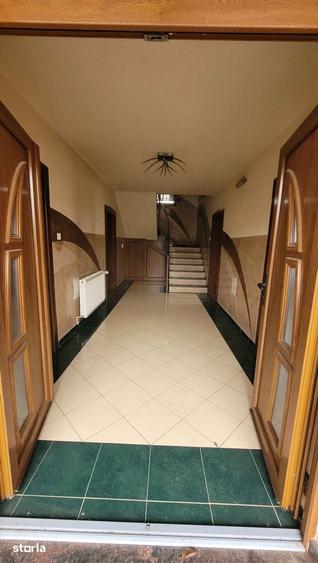 Casă cu Teren 2001 Mp în Central