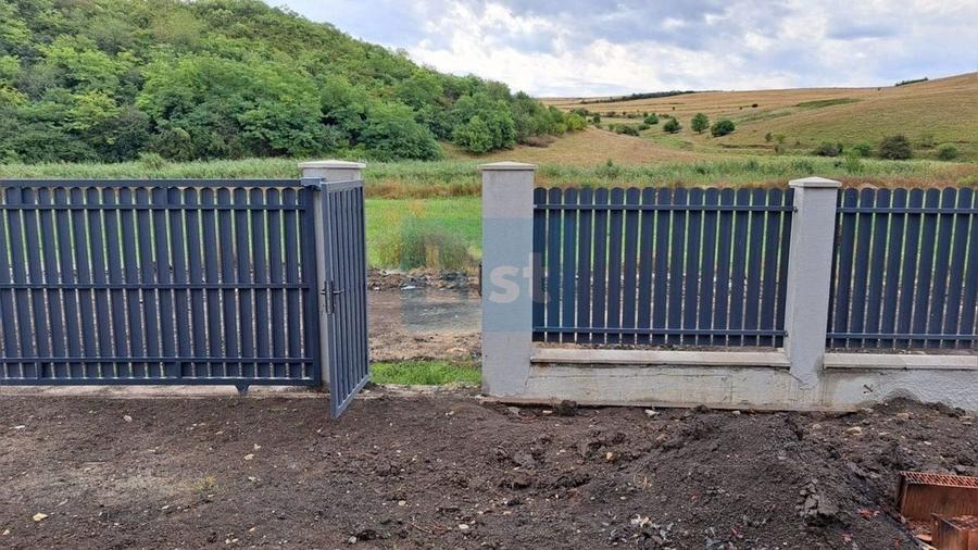 Casă cu 5 camere cu Canalizare în Dezmir