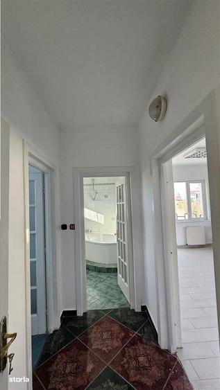 Casă cu 10 camere cu Canalizare în Zorilor