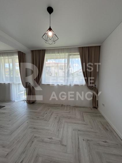 Duplex cu 4 camere cu Canalizare în Exterior Nord