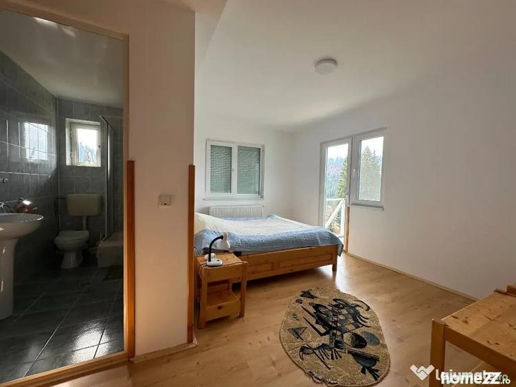 Casă cu 9 camere cu Teren 576 Mp în Malul Ursului