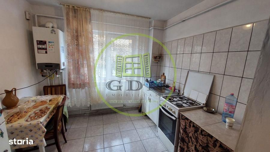 Apartament cu 2 camere semidecomandat în Craiovița Nouă
