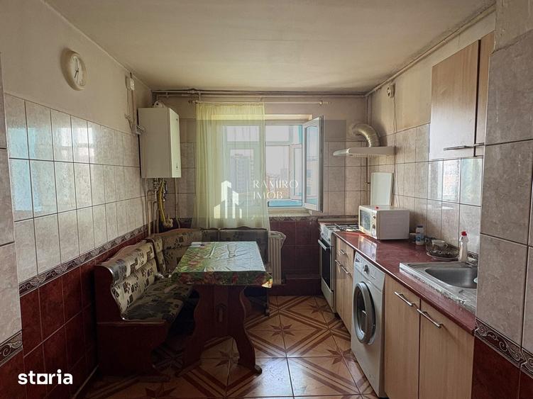 Apartament cu 3 camere decomandat în Berceni