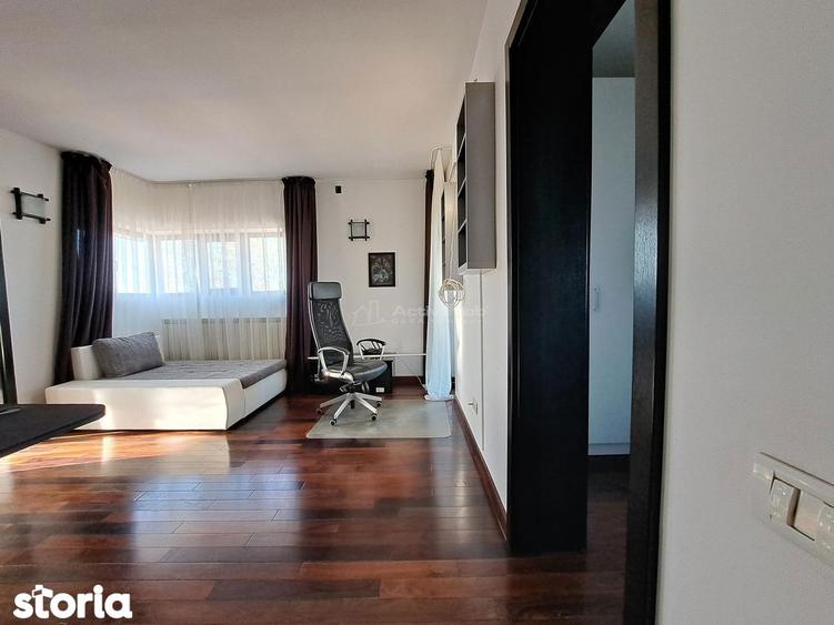 Casă cu 8 camere cu Teren 2500 Mp în Crevedia