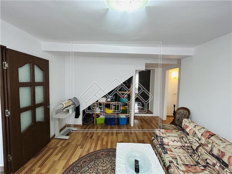 Duplex cu 7 camere cu Canalizare în Terezian