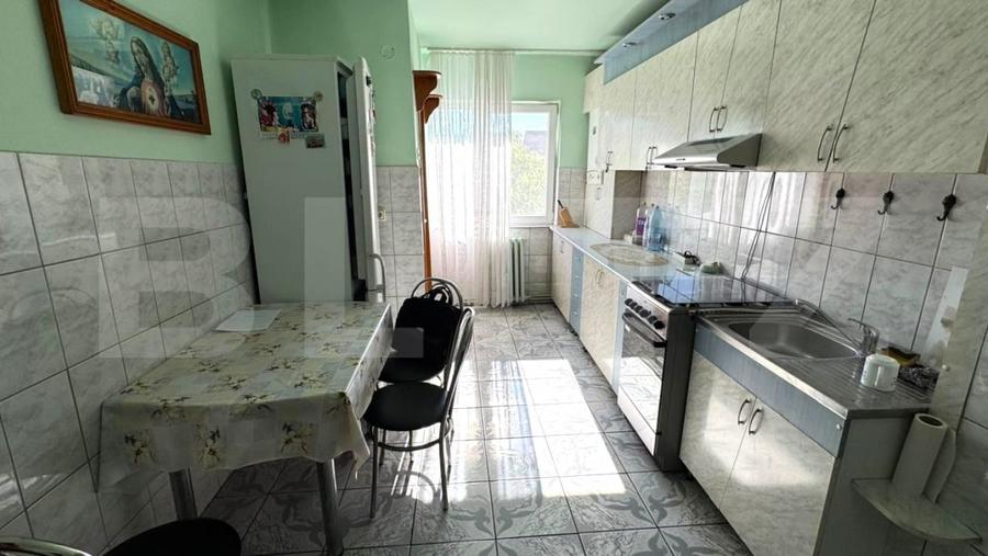 Apartament cu 2 camere semidecomandat, mobilat în Nord