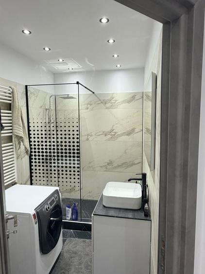 Apartament cu 3 camere decomandat în Valea Moșneagului